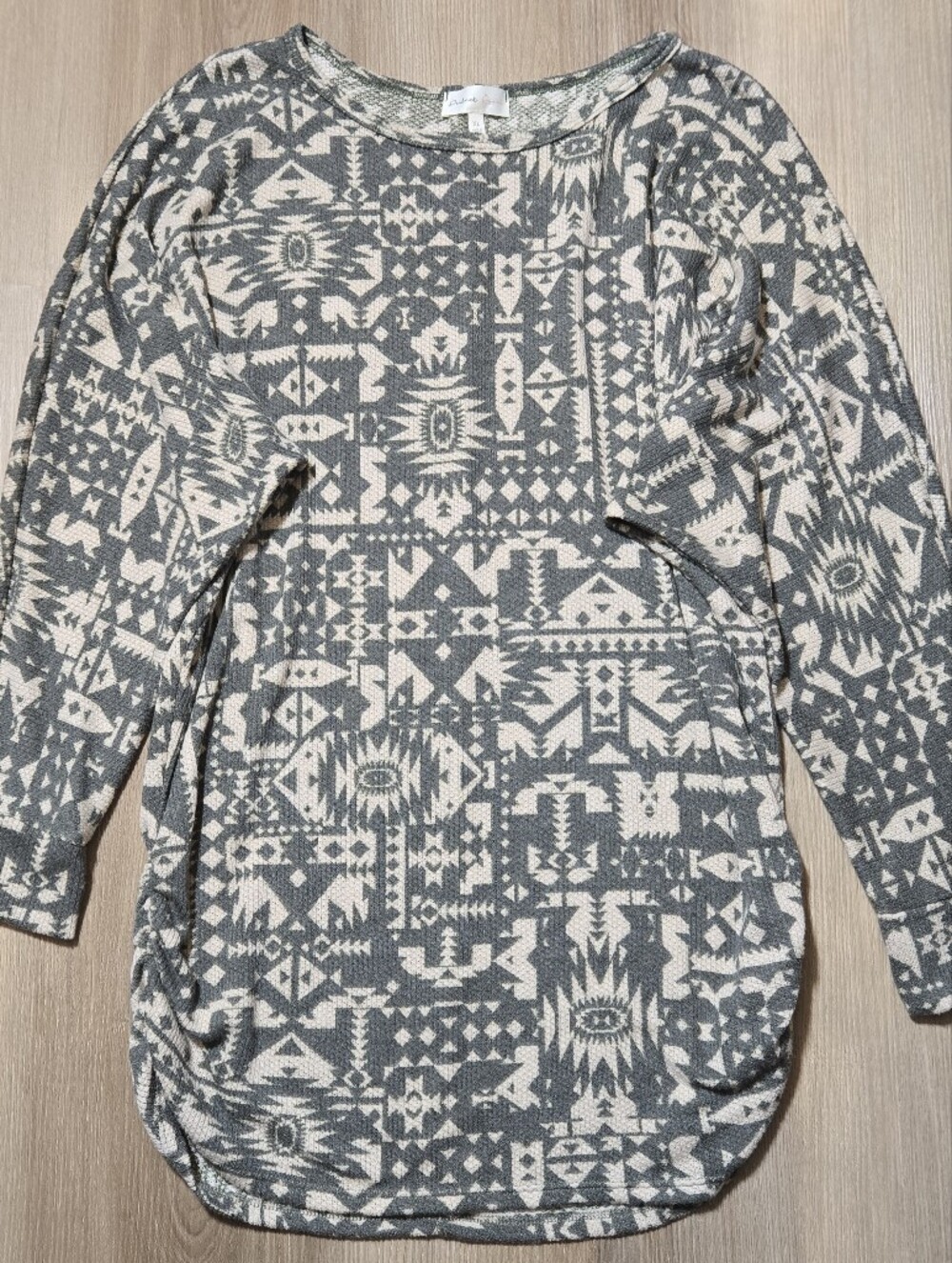 Women’s Aztec-Patterned Tunic Sweater in Green and Cream